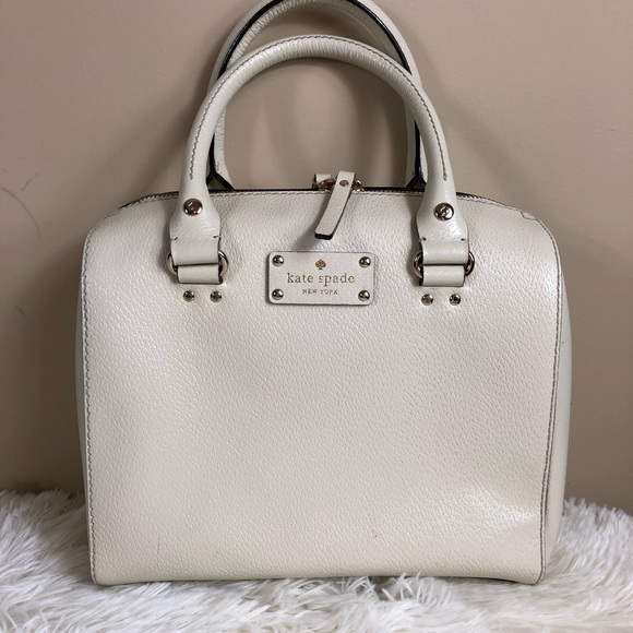 kate spade Handbags - Like new Kate Spade